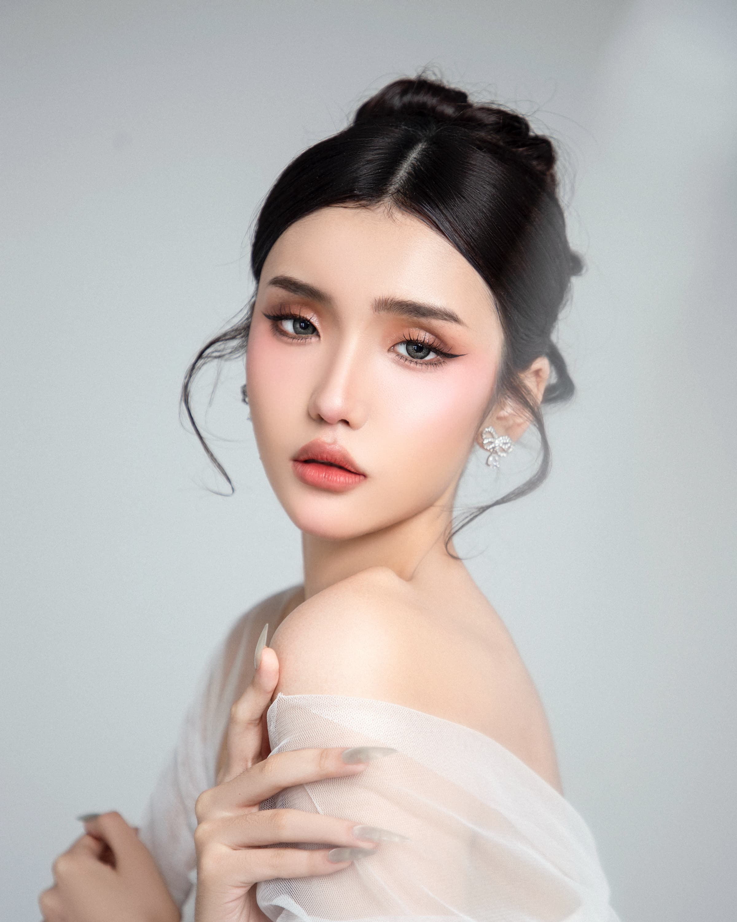 Self-Makeup (One-on-One)